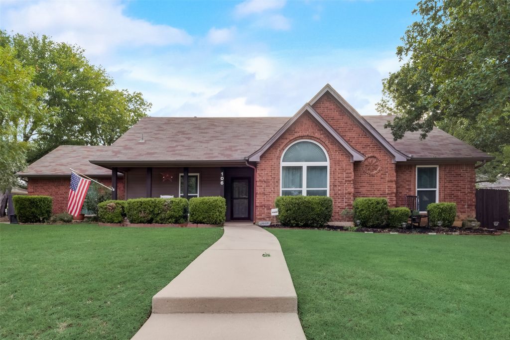 106 S 3rd Avenue, Mansfield, TX 76063