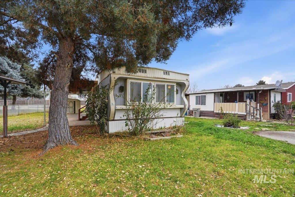 8429 W Irving Ln, Boise, ID 83704 photo 2