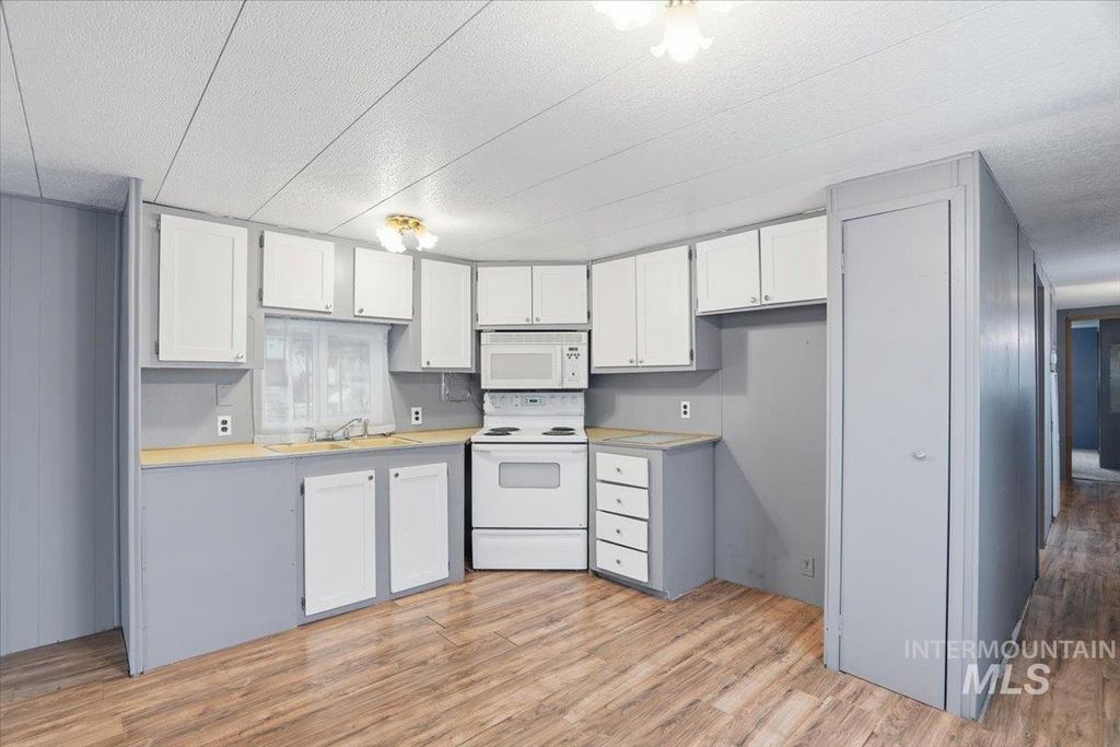 8429 W Irving Ln, Boise, ID 83704 photo 17