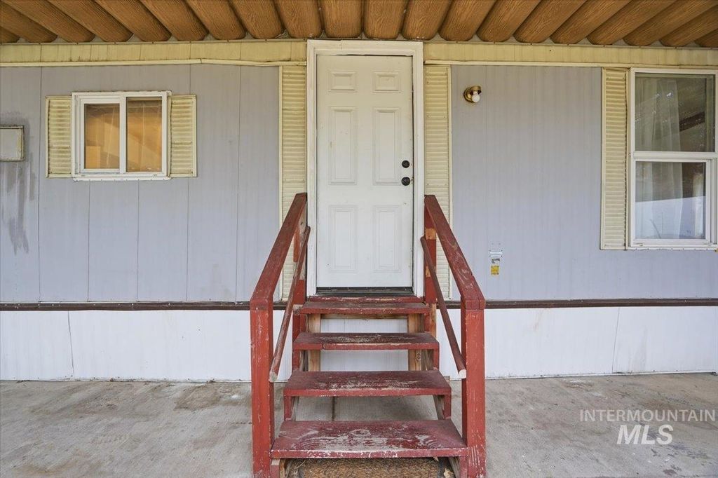 8429 W Irving Ln, Boise, ID 83704 photo 5