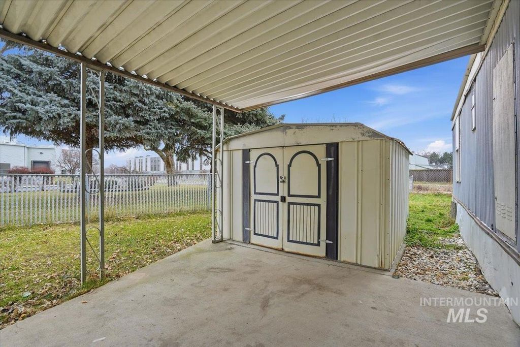 8429 W Irving Ln, Boise, ID 83704 photo 7