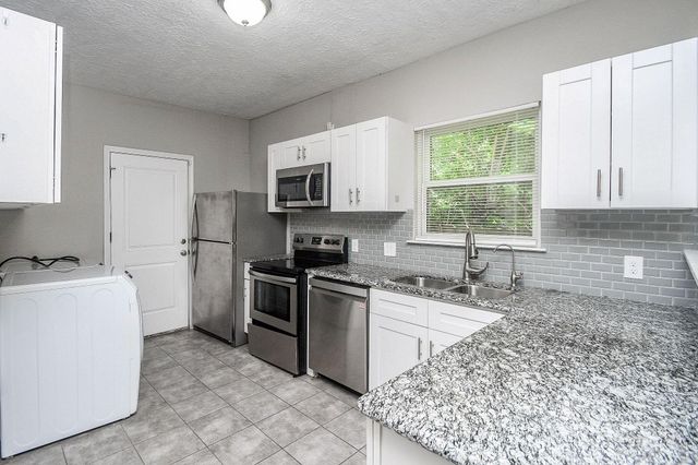 4137 Galesburg St, Houston, TX 77051