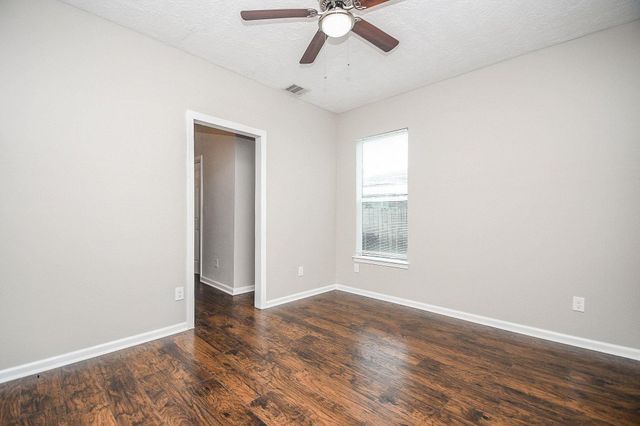 4137 Galesburg St, Houston, TX 77051