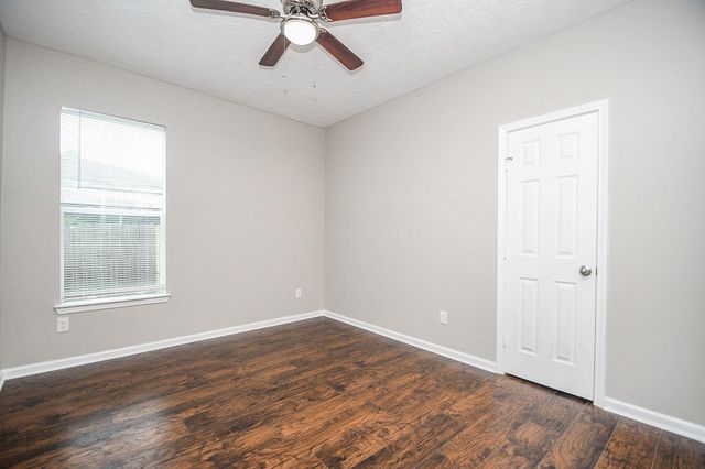 4137 Galesburg St, Houston, TX 77051
