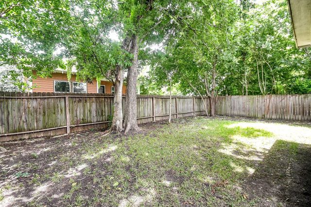 4137 Galesburg St, Houston, TX 77051