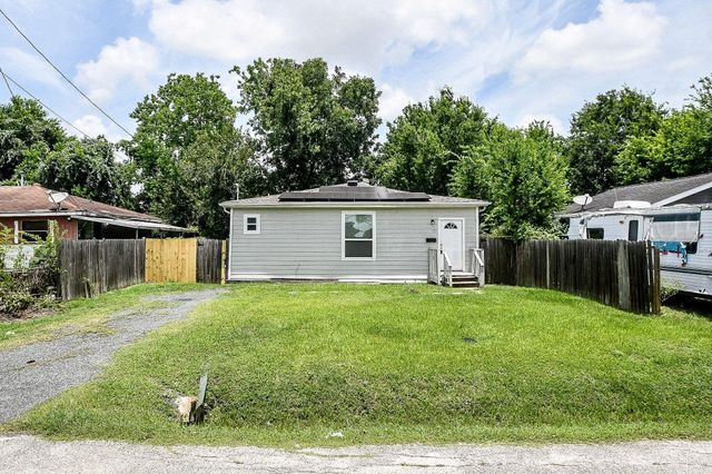 4137 Galesburg St, Houston, TX 77051