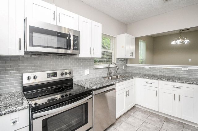4137 Galesburg St, Houston, TX 77051