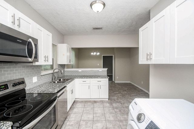 4137 Galesburg St, Houston, TX 77051