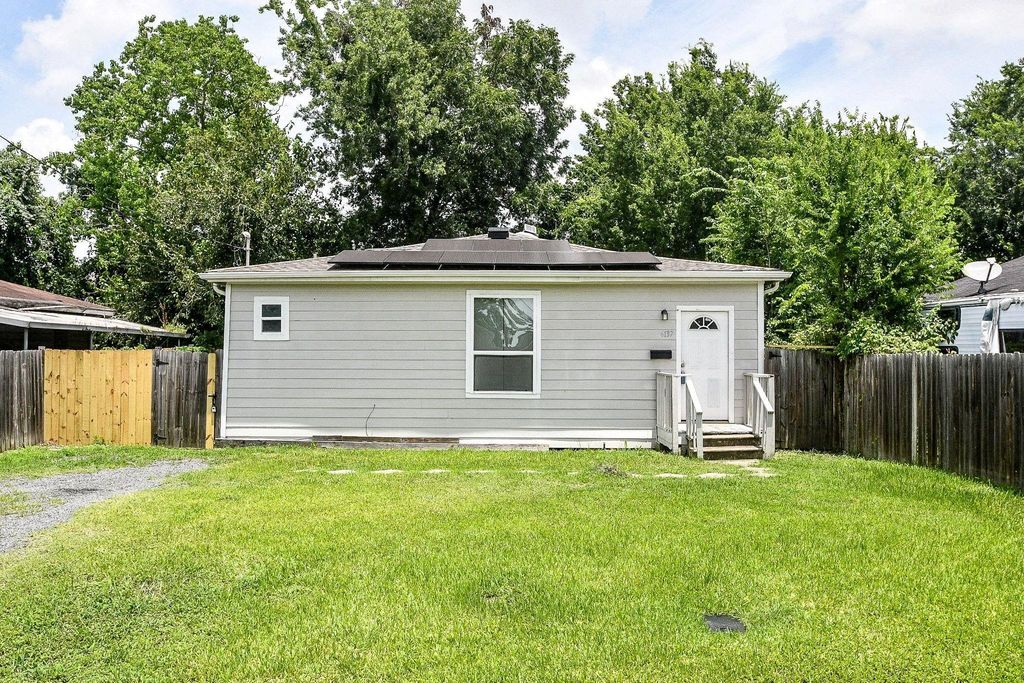 4137 Galesburg St, Houston, TX 77051
