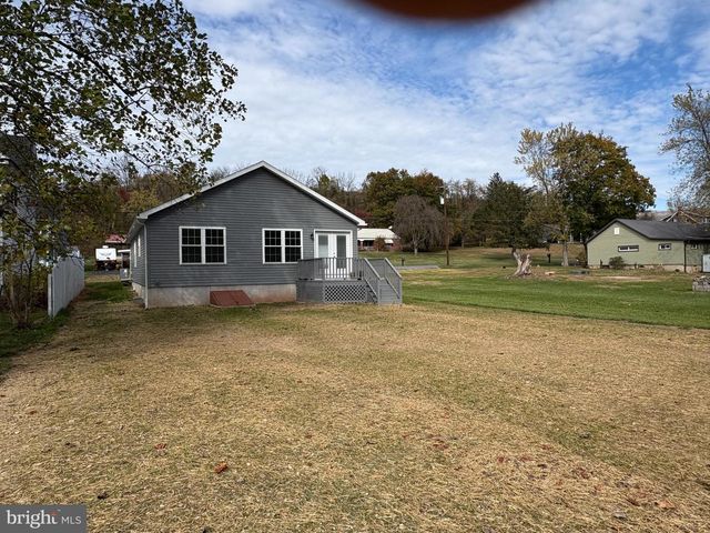 402 EIGHTH AVENUE, Burnham, PA 17009