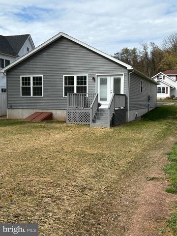 402 EIGHTH AVENUE, Burnham, PA 17009