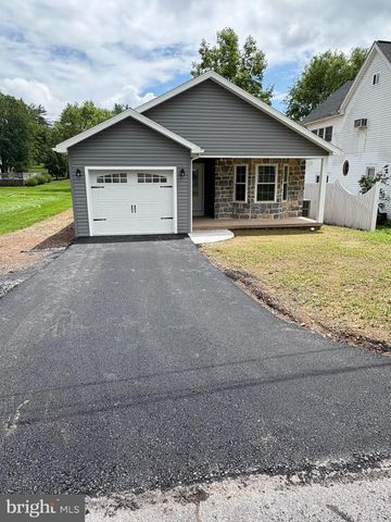 402 EIGHTH AVENUE, Burnham, PA 17009