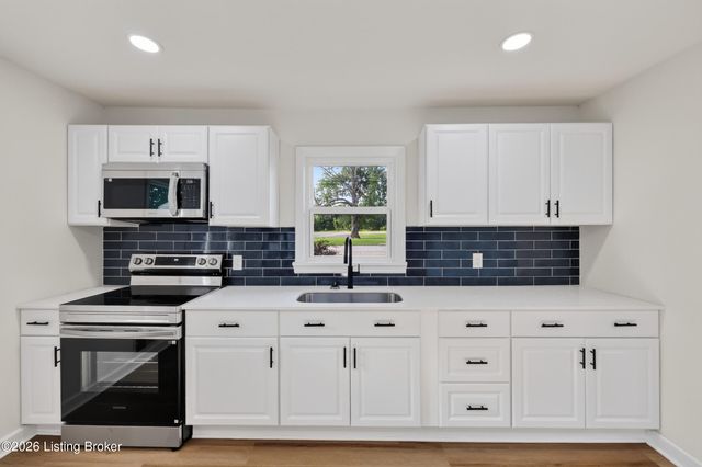 5125 Emerald Dr, Louisville, KY 40219