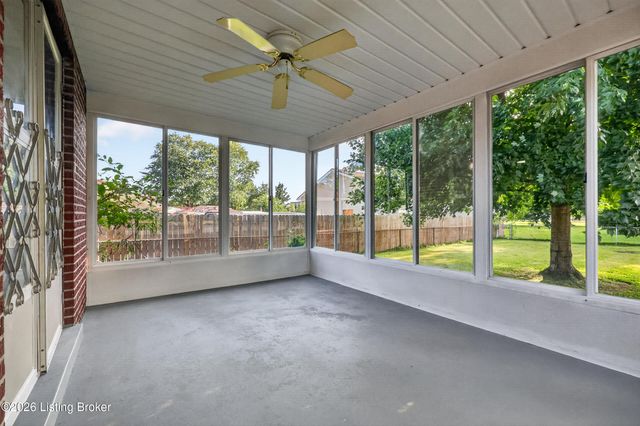 5125 Emerald Dr, Louisville, KY 40219