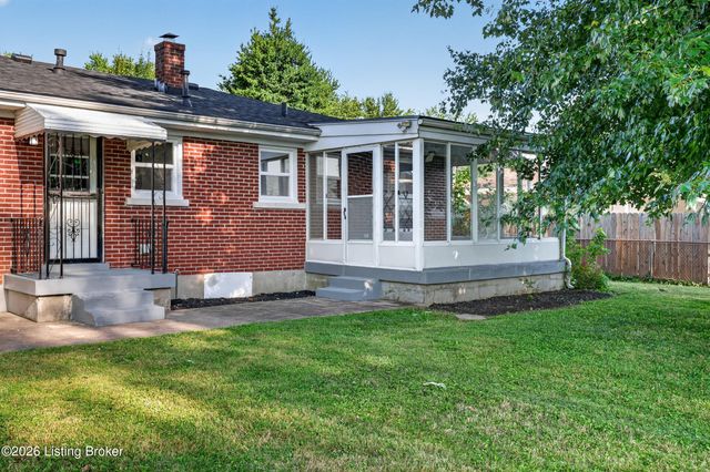 5125 Emerald Dr, Louisville, KY 40219