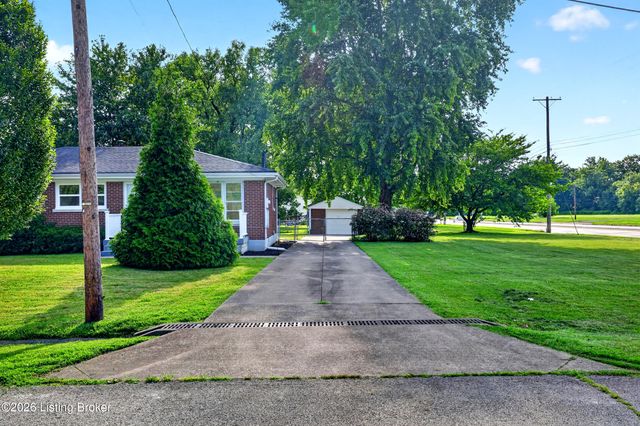 5125 Emerald Dr, Louisville, KY 40219