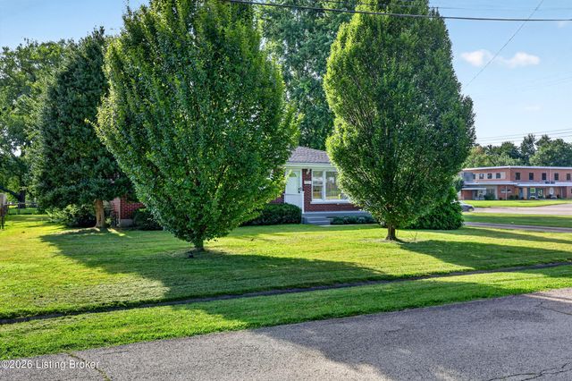 5125 Emerald Dr, Louisville, KY 40219