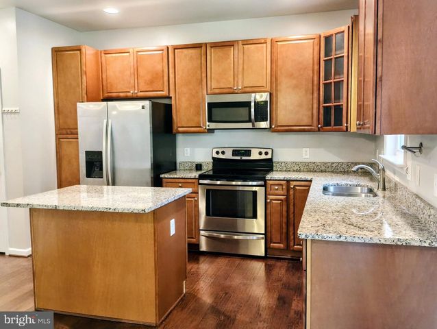 2913 LAKEVIEW PKWY, Locust Grove, VA 22508