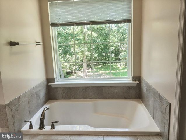 2913 LAKEVIEW PKWY, Locust Grove, VA 22508