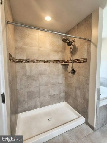 2913 LAKEVIEW PKWY, Locust Grove, VA 22508