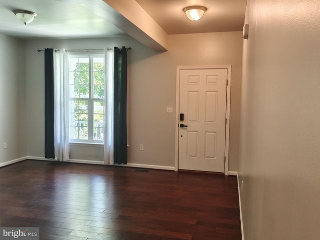 2913 LAKEVIEW PKWY, Locust Grove, VA 22508