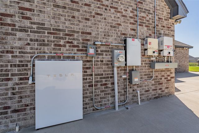 8208 Indian Hills Court, Benbrook, TX 76126