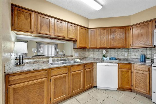 1818 Pilgrims Point Drive, Friendswood, TX 77546