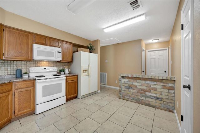 1818 Pilgrims Point Drive, Friendswood, TX 77546