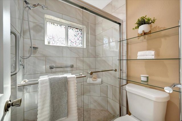 1818 Pilgrims Point Drive, Friendswood, TX 77546