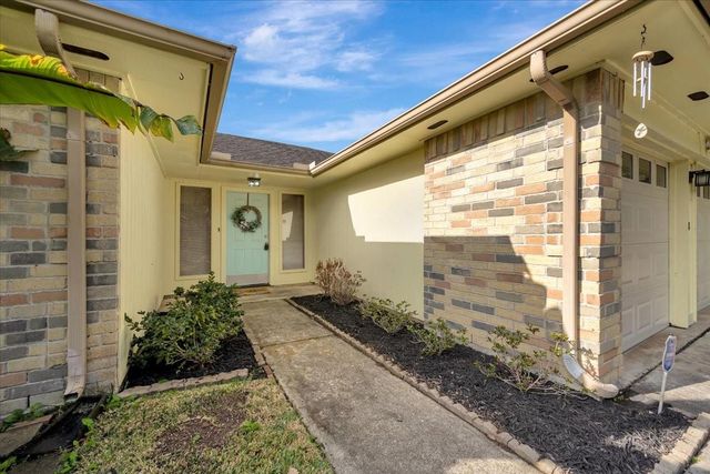 1818 Pilgrims Point Drive, Friendswood, TX 77546