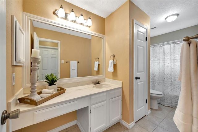 1818 Pilgrims Point Drive, Friendswood, TX 77546