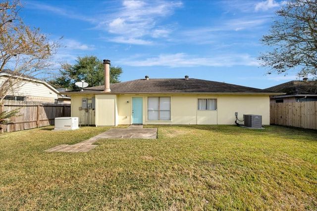 1818 Pilgrims Point Drive, Friendswood, TX 77546