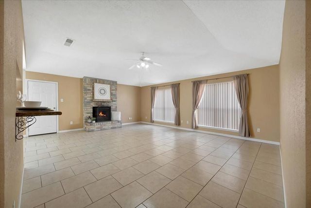 1818 Pilgrims Point Drive, Friendswood, TX 77546