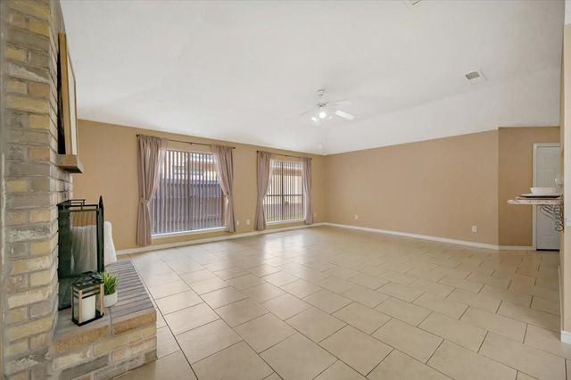 1818 Pilgrims Point Drive, Friendswood, TX 77546