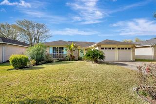 1818 Pilgrims Point Drive, Friendswood, TX 77546