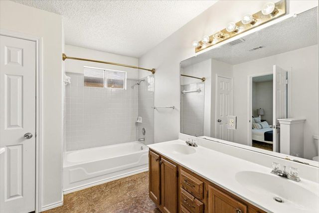 1421 Garden Path DR, Round Rock, TX 78664