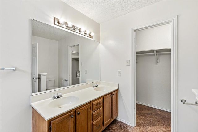 1421 Garden Path DR, Round Rock, TX 78664