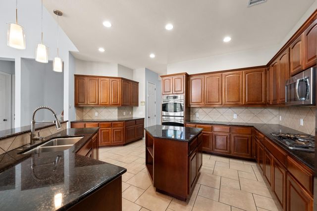 490 Aspen DR, Austin, TX 78737