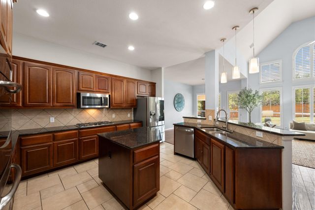 490 Aspen DR, Austin, TX 78737