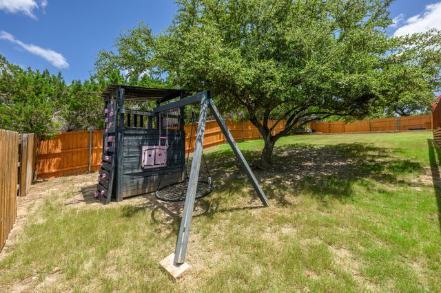 490 Aspen DR, Austin, TX 78737