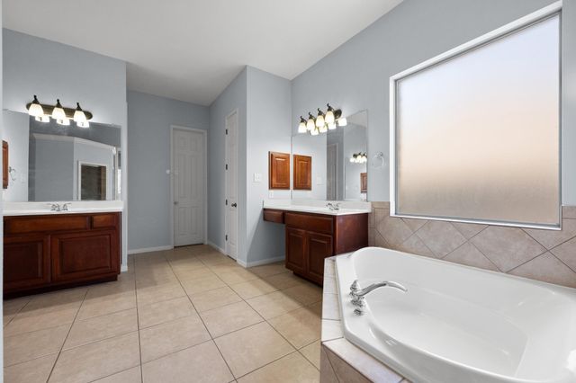 490 Aspen DR, Austin, TX 78737