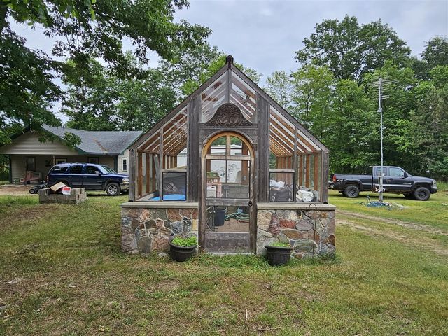 3607 W Bawkey Road, Farwell, MI 48622