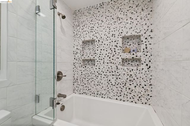 7 Embarcadero 204, Oakland, CA 94607