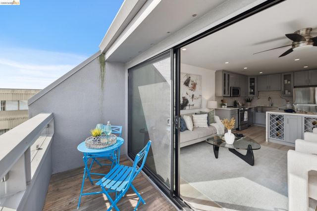 7 Embarcadero 204, Oakland, CA 94607