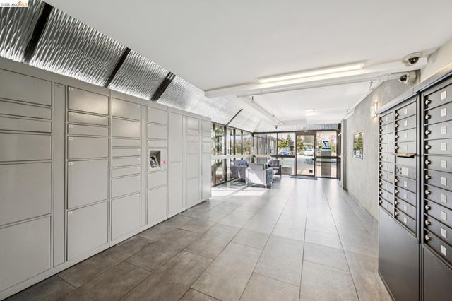 7 Embarcadero 204, Oakland, CA 94607