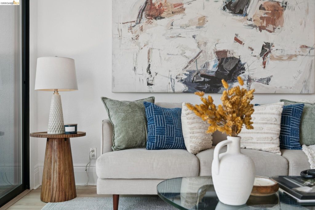 7 Embarcadero 204, Oakland, CA 94607