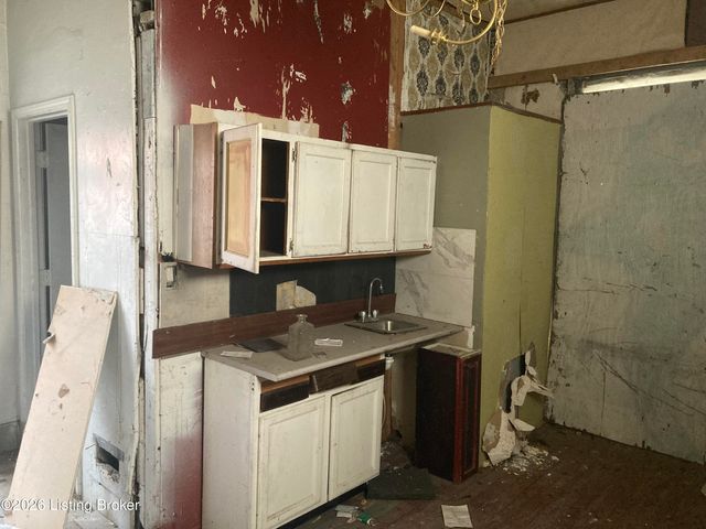 2506 W Jefferson St, Louisville, KY 40212