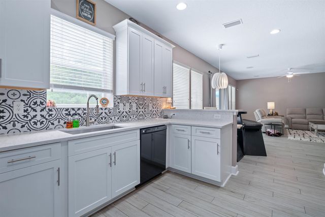 201 N Saxxon Rd, St Augustine, FL 32092