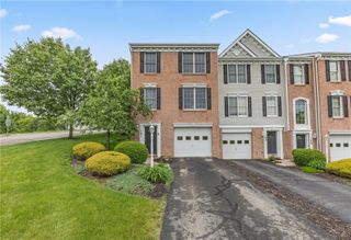 101 Castle View Dr, Kennedy Twp, PA 15136
