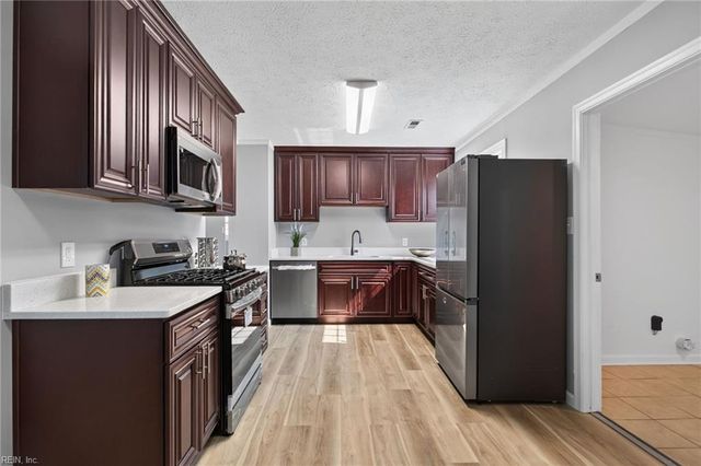 1922 Beall DR, Hampton, VA 23663
